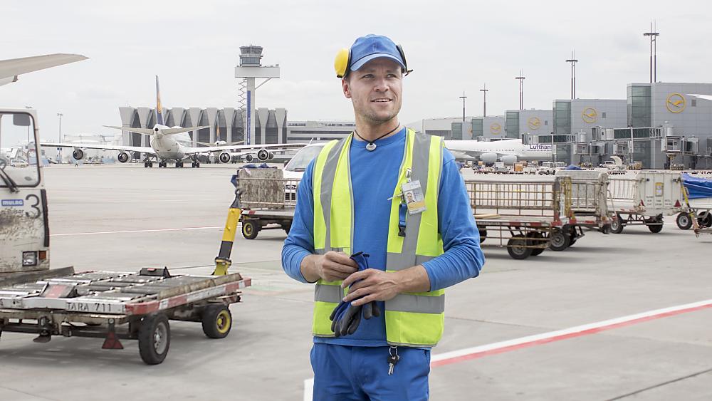 Beschäftigung am Flughafen (Quelle: Andre Zelck/UNH)