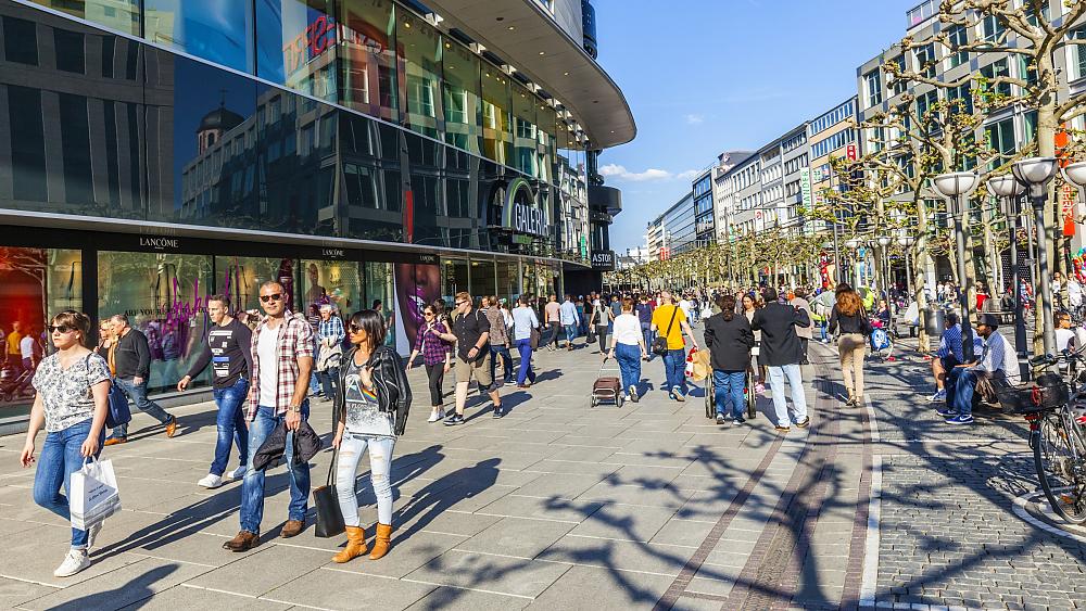 Fußgängerzone Frankfurt Zeil (Quelle: Jorg Hackemann/Shutterstock)